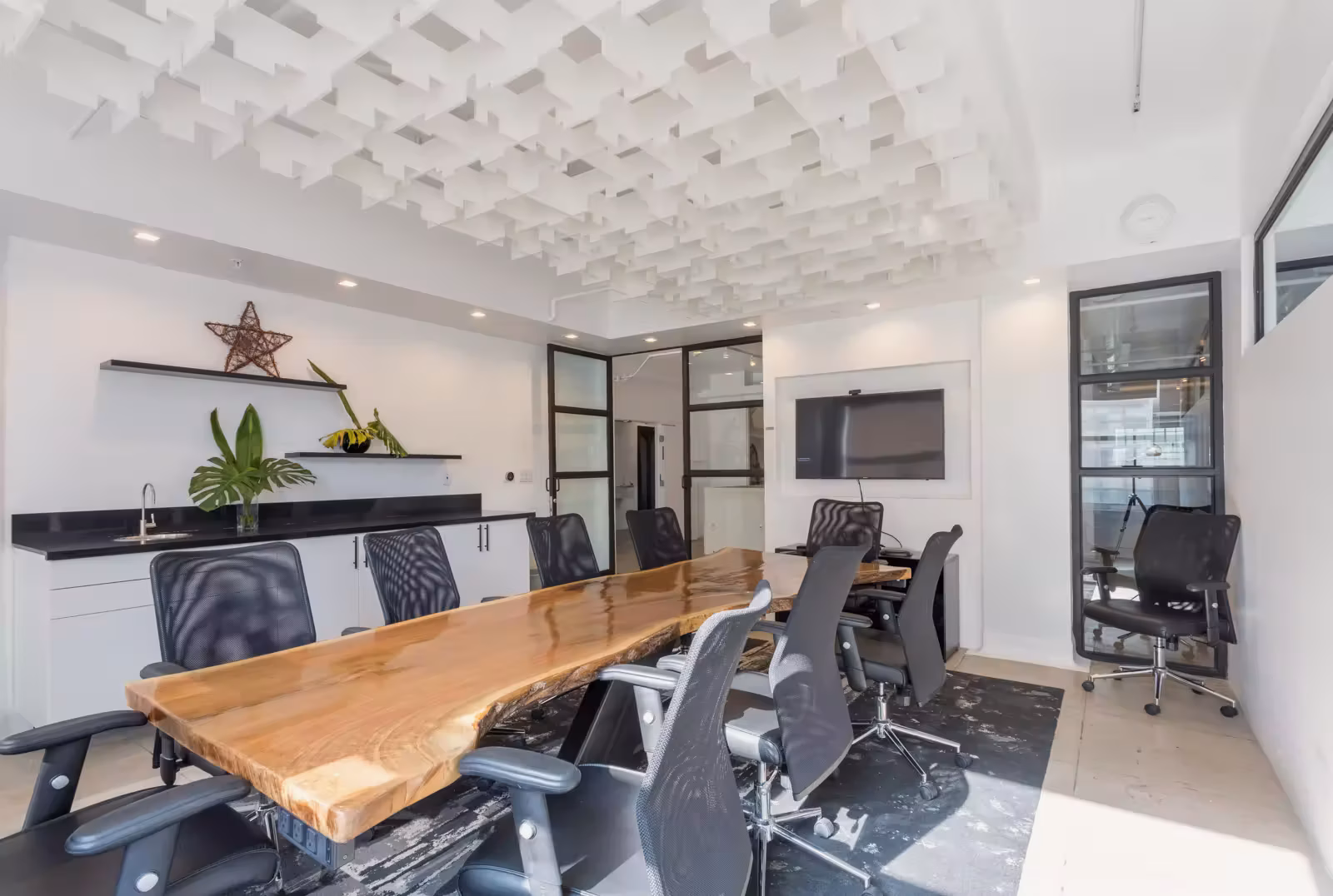 Grand Horizon Room, 10-person meeting room at 527 West 7th Street, Downtown Los Angeles