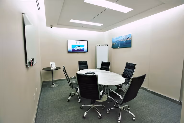 Herald Square Prestige Room, 6-person meeting room at 31 West 34th Street, Herald Square