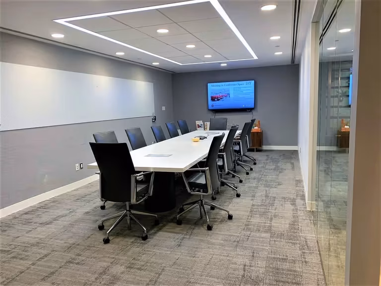 Wall Street Leadership Room, 14-person meeting room at 40 Wall Street, Financial District